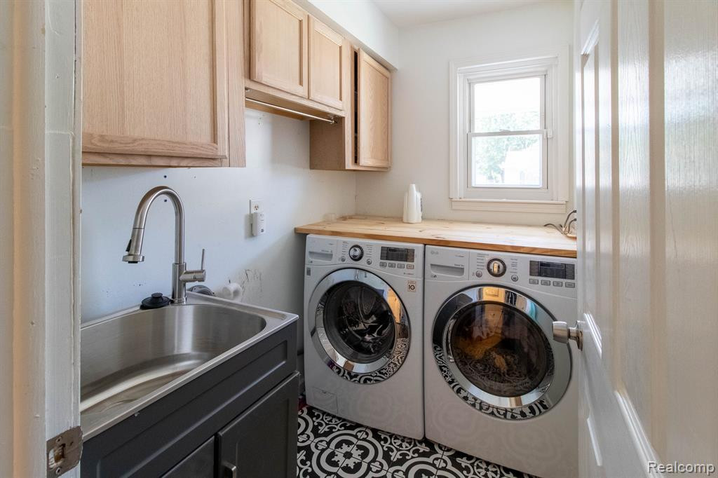 355 KINGS Way, Canton, MI 48188 — Photo 16