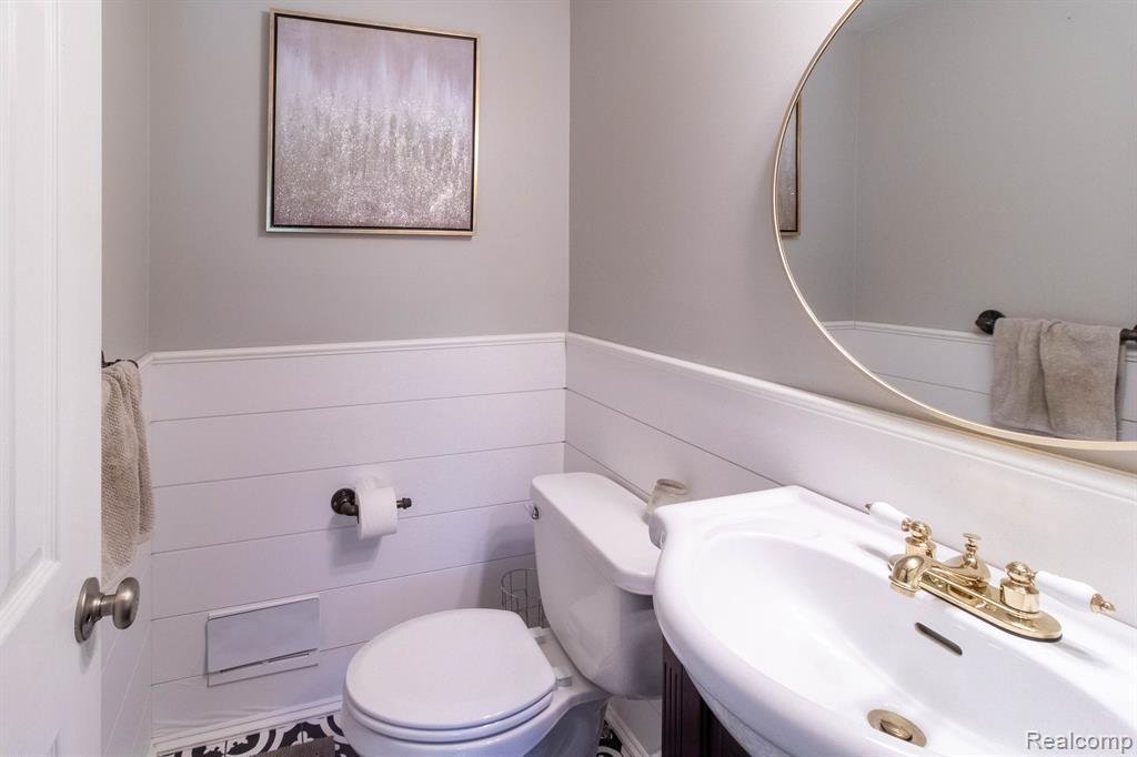 355 KINGS Way, Canton, MI 48188 — Photo 17