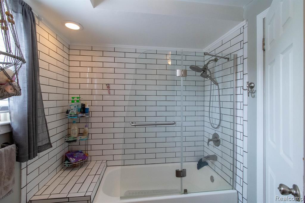355 KINGS Way, Canton, MI 48188 — Photo 23