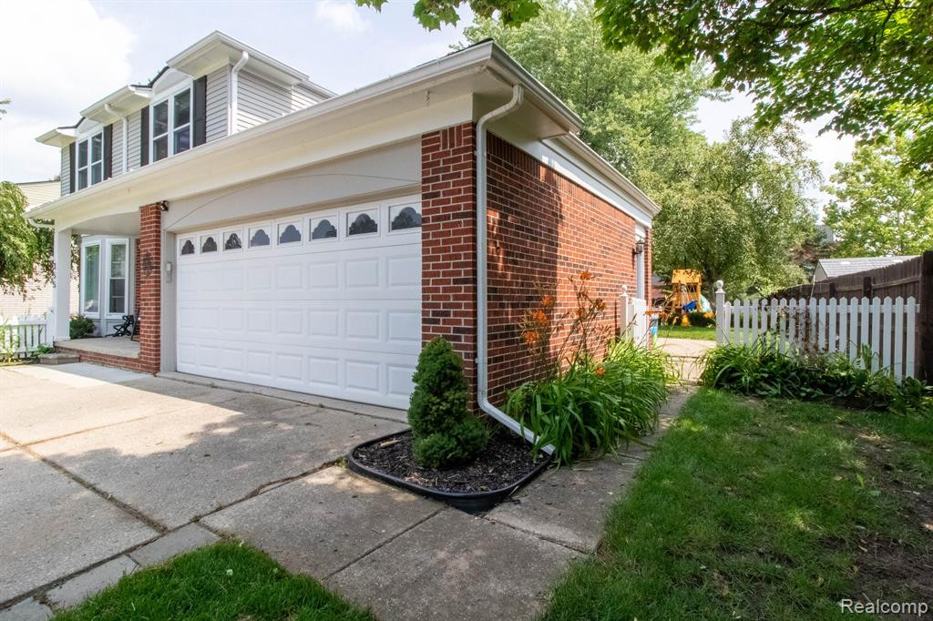 355 KINGS Way, Canton, MI 48188 — Photo 33