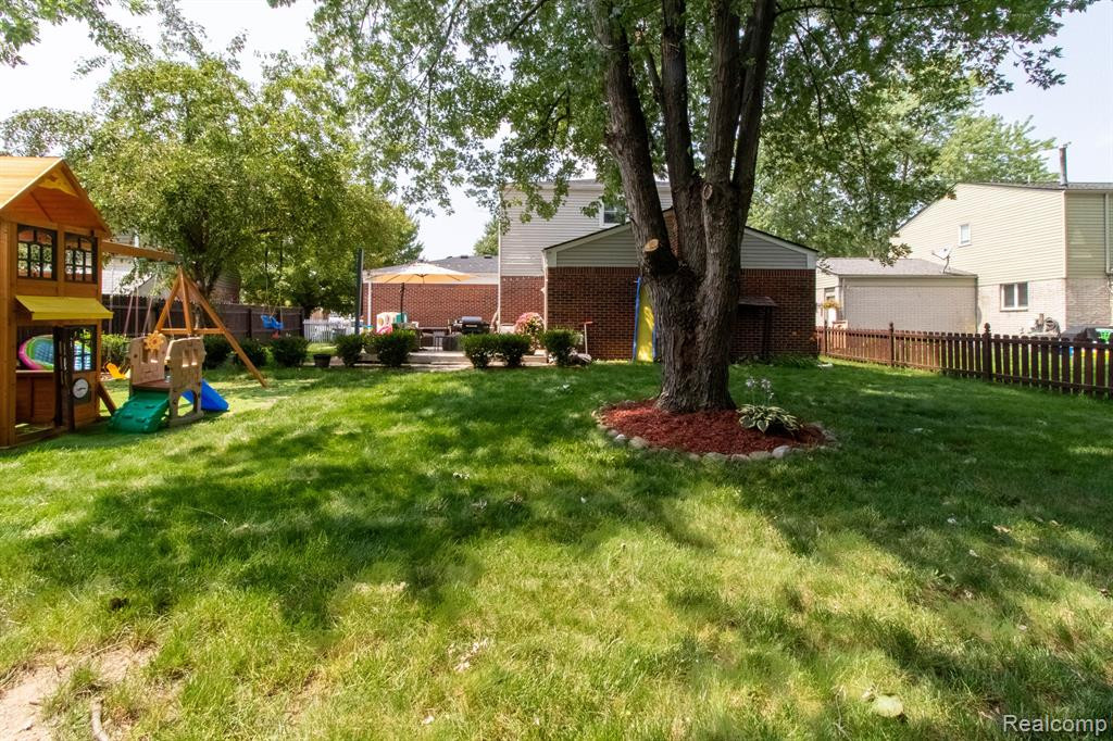 355 KINGS Way, Canton, MI 48188 — Photo 37
