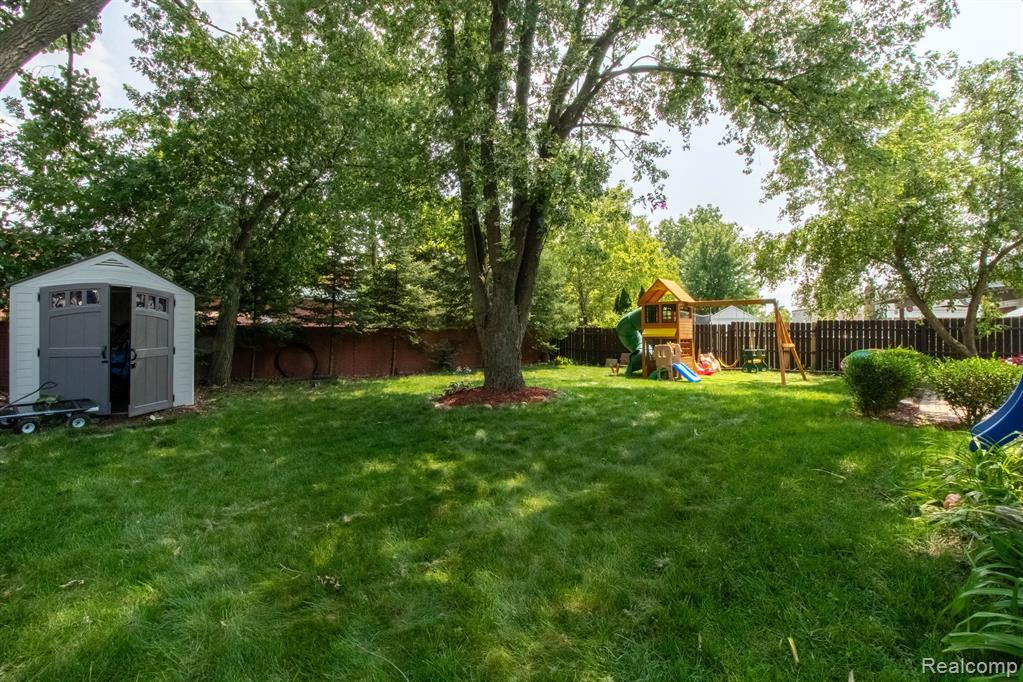 355 KINGS Way, Canton, MI 48188 — Photo 38