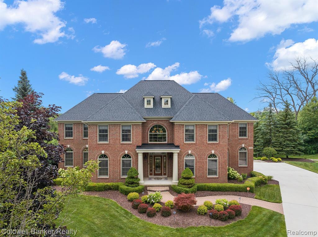 49385 LINCOLNSHIRE Court, Canton, MI 48187 — front exterior