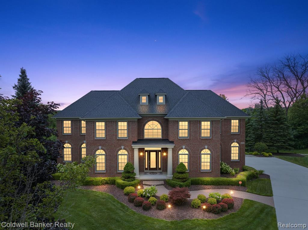 49385 LINCOLNSHIRE Court, Canton, MI 48187 — Photo 2