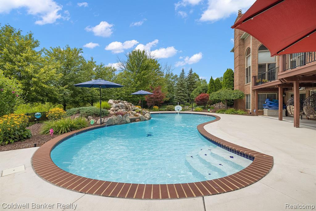 49385 LINCOLNSHIRE Court, Canton, MI 48187 — Photo 14