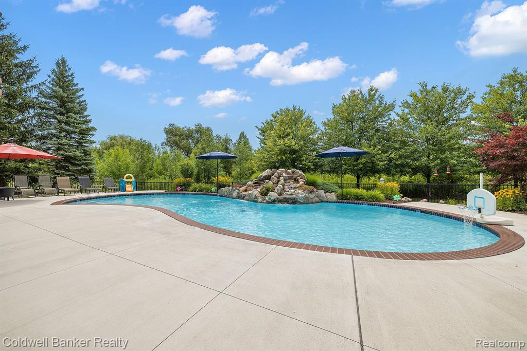 49385 LINCOLNSHIRE Court, Canton, MI 48187 — Photo 17