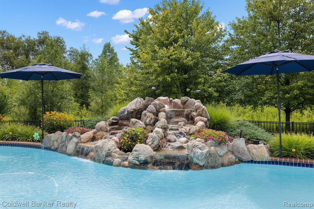 49385 LINCOLNSHIRE Court, Canton, MI 48187 — Photo 18