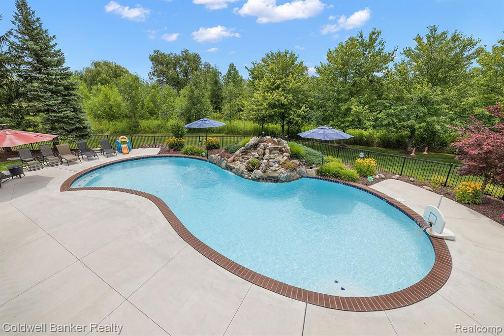 49385 LINCOLNSHIRE Court, Canton, MI 48187 — Photo 22