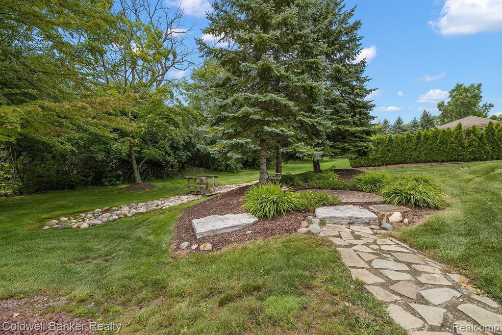 49385 LINCOLNSHIRE Court, Canton, MI 48187 — Photo 24
