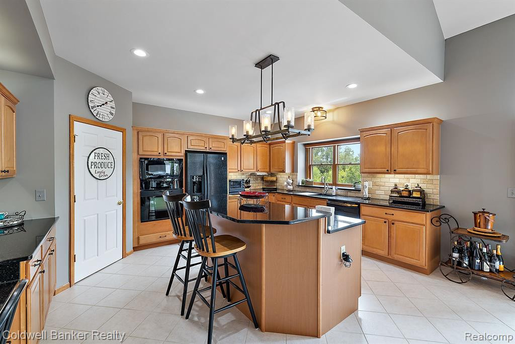 49385 LINCOLNSHIRE Court, Canton, MI 48187 — Photo 39