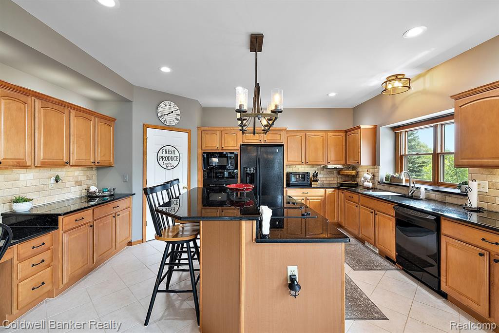 49385 LINCOLNSHIRE Court, Canton, MI 48187 — Photo 40