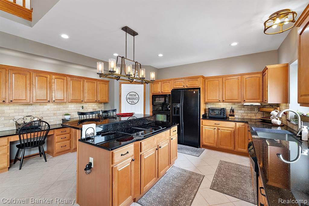 49385 LINCOLNSHIRE Court, Canton, MI 48187 — Photo 41