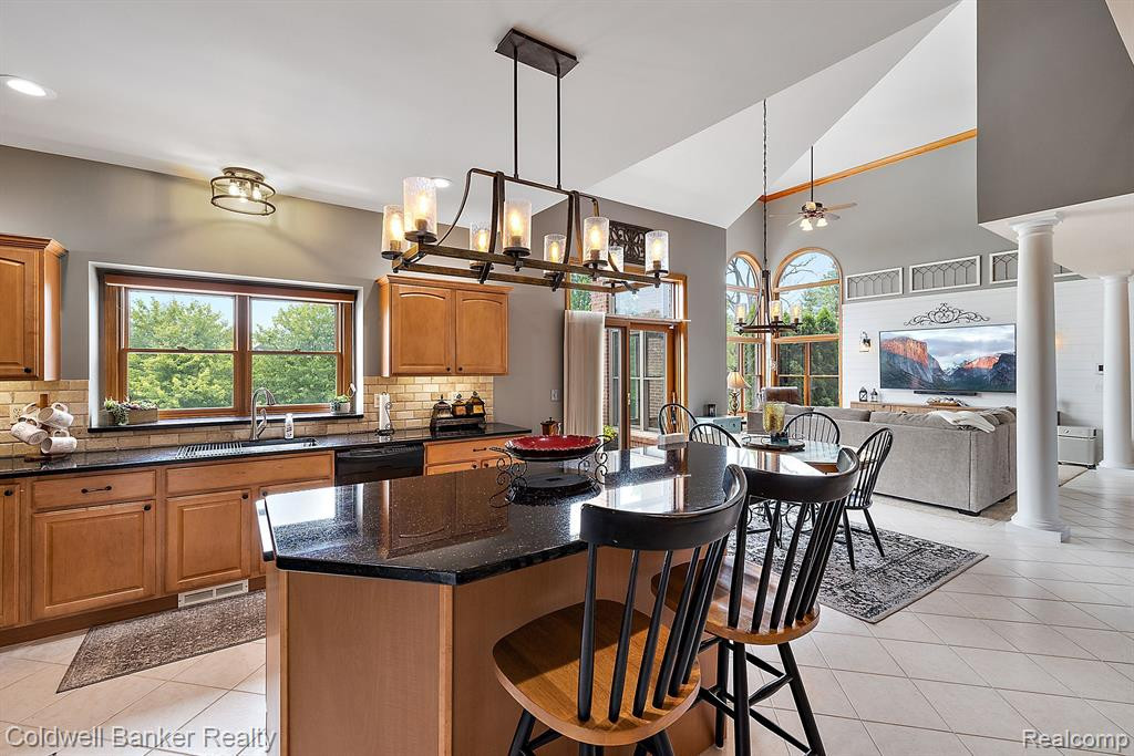 49385 LINCOLNSHIRE Court, Canton, MI 48187 — Photo 43