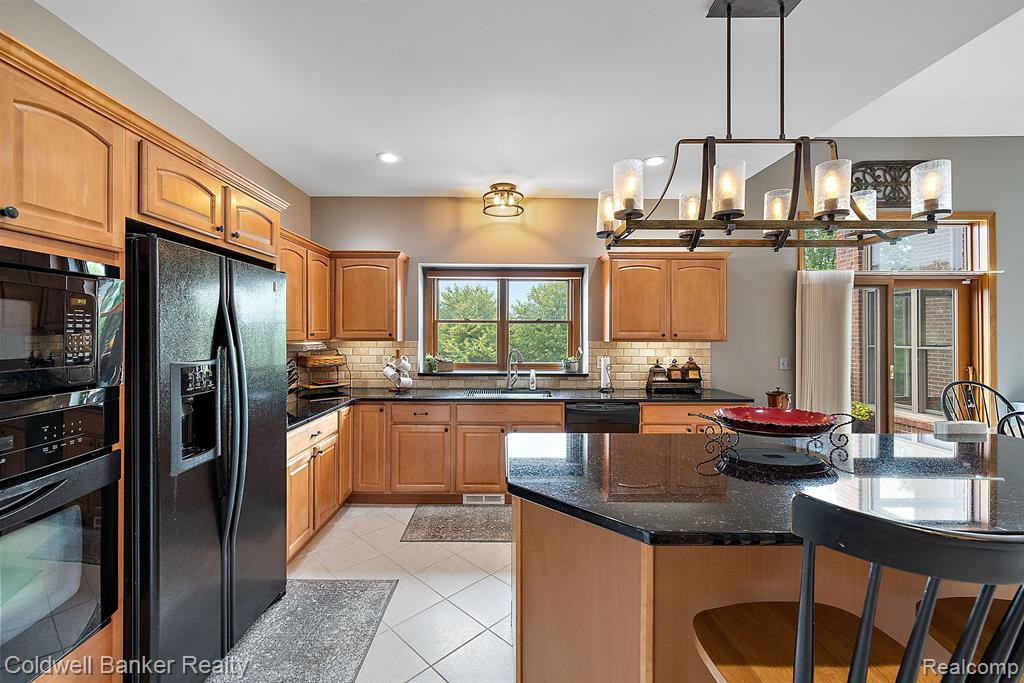 49385 LINCOLNSHIRE Court, Canton, MI 48187 — Photo 44