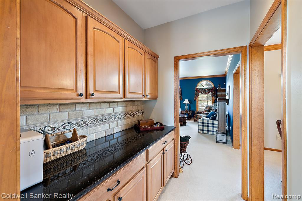 49385 LINCOLNSHIRE Court, Canton, MI 48187 — Photo 45