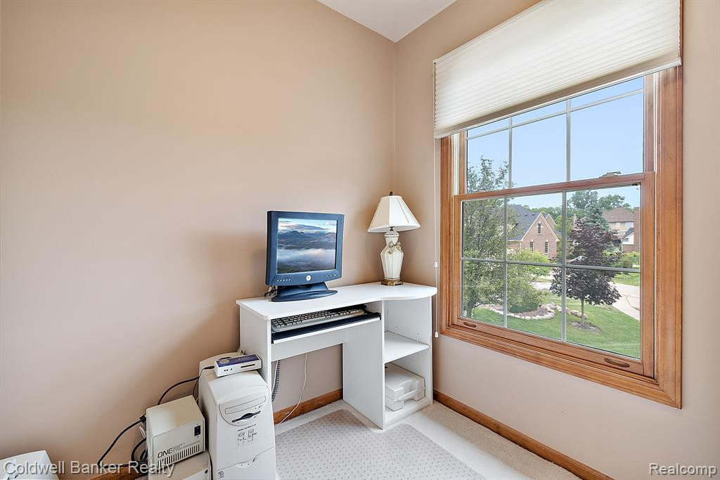 49385 LINCOLNSHIRE Court, Canton, MI 48187 — Photo 62