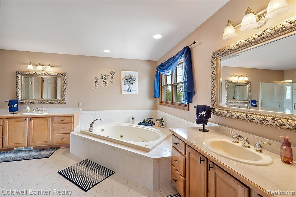 49385 LINCOLNSHIRE Court, Canton, MI 48187 — Photo 64