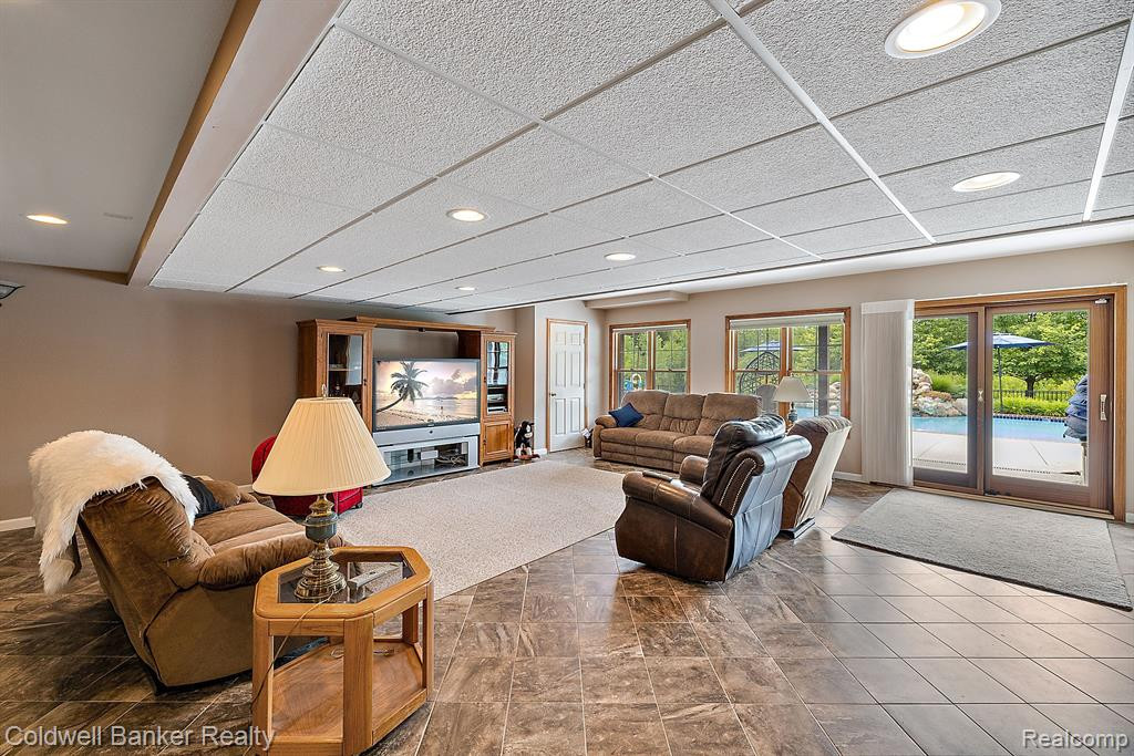 49385 LINCOLNSHIRE Court, Canton, MI 48187 — Photo 79