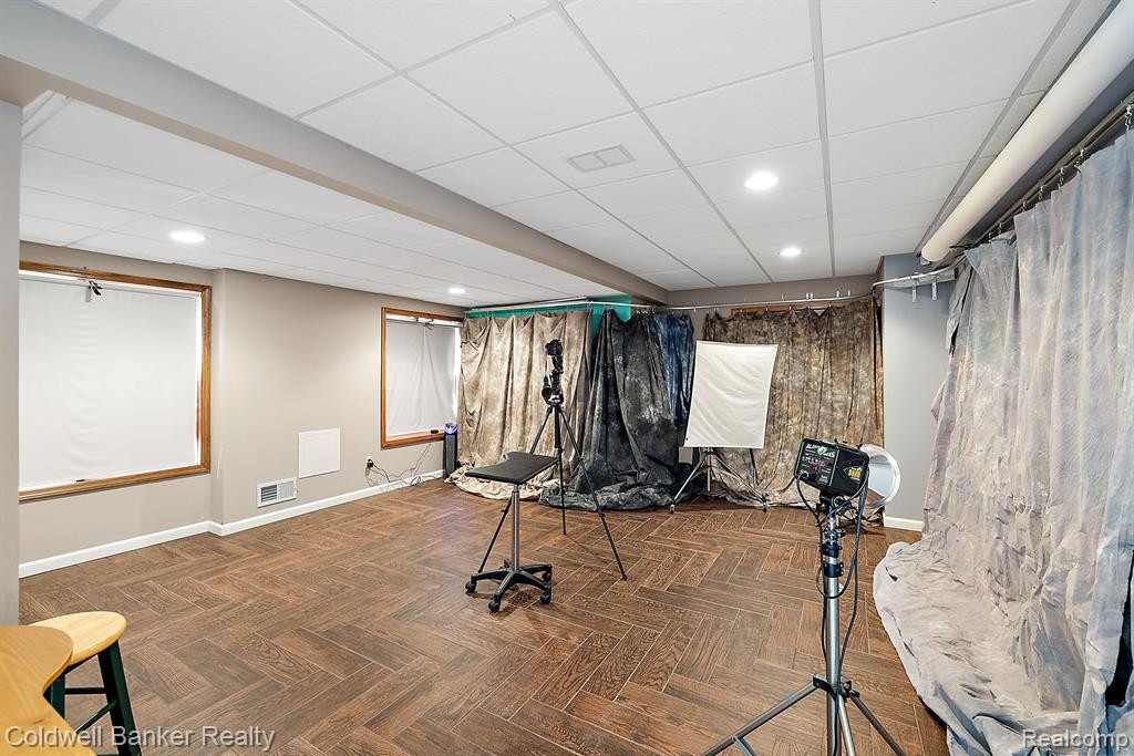 49385 LINCOLNSHIRE Court, Canton, MI 48187 — Photo 81