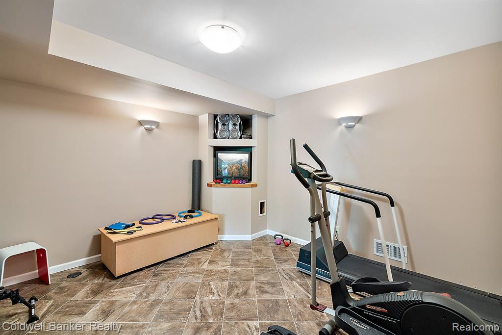 49385 LINCOLNSHIRE Court, Canton, MI 48187 — Photo 83