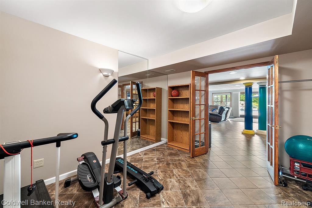 49385 LINCOLNSHIRE Court, Canton, MI 48187 — Photo 84