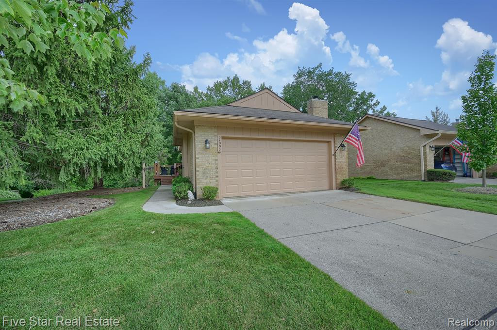21990 RIVER RIDGE Trail, Farmington Hills, MI 48335 — Photo 2