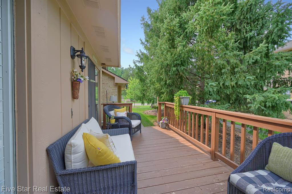 21990 RIVER RIDGE Trail, Farmington Hills, MI 48335 — Photo 5