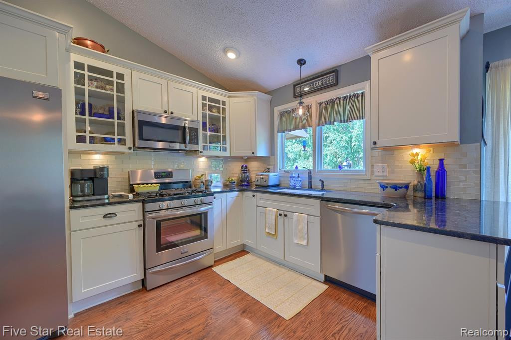 21990 RIVER RIDGE Trail, Farmington Hills, MI 48335 — Photo 14