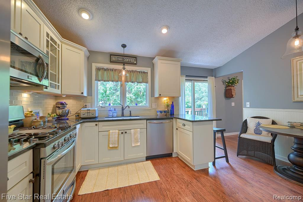 21990 RIVER RIDGE Trail, Farmington Hills, MI 48335 — Photo 15