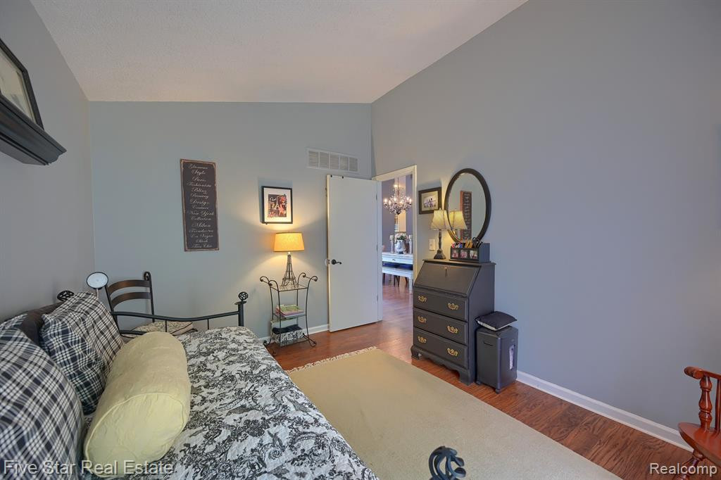 21990 RIVER RIDGE Trail, Farmington Hills, MI 48335 — Photo 19