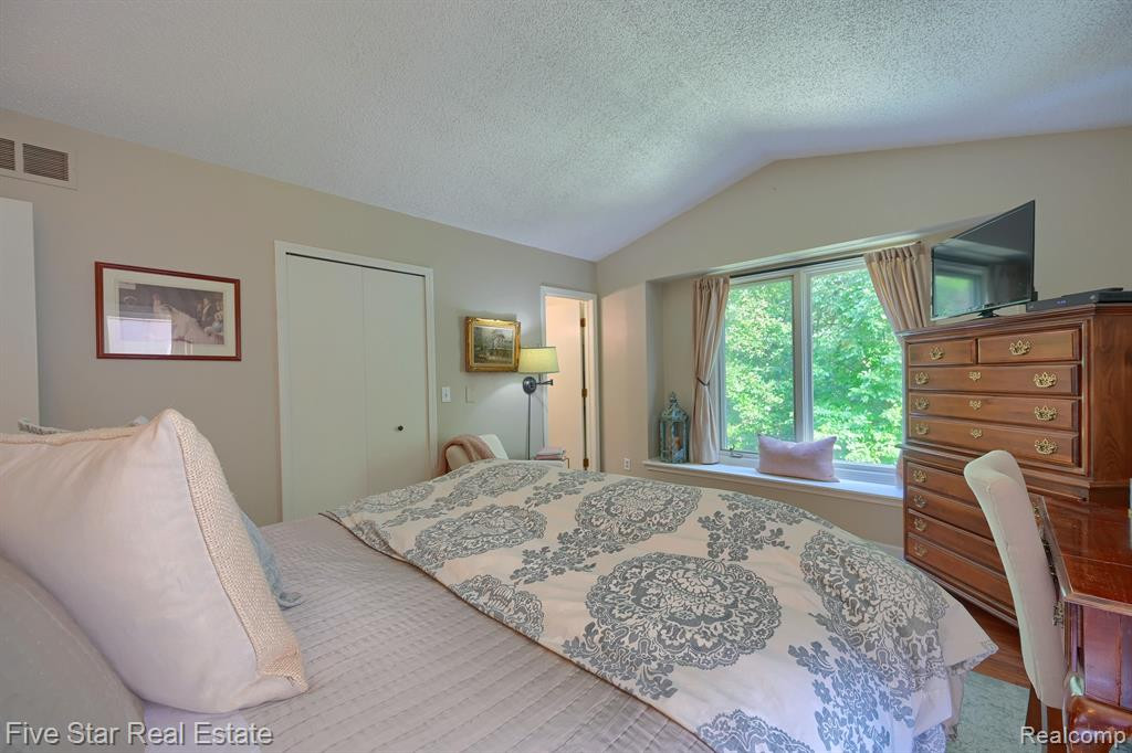 21990 RIVER RIDGE Trail, Farmington Hills, MI 48335 — Photo 23
