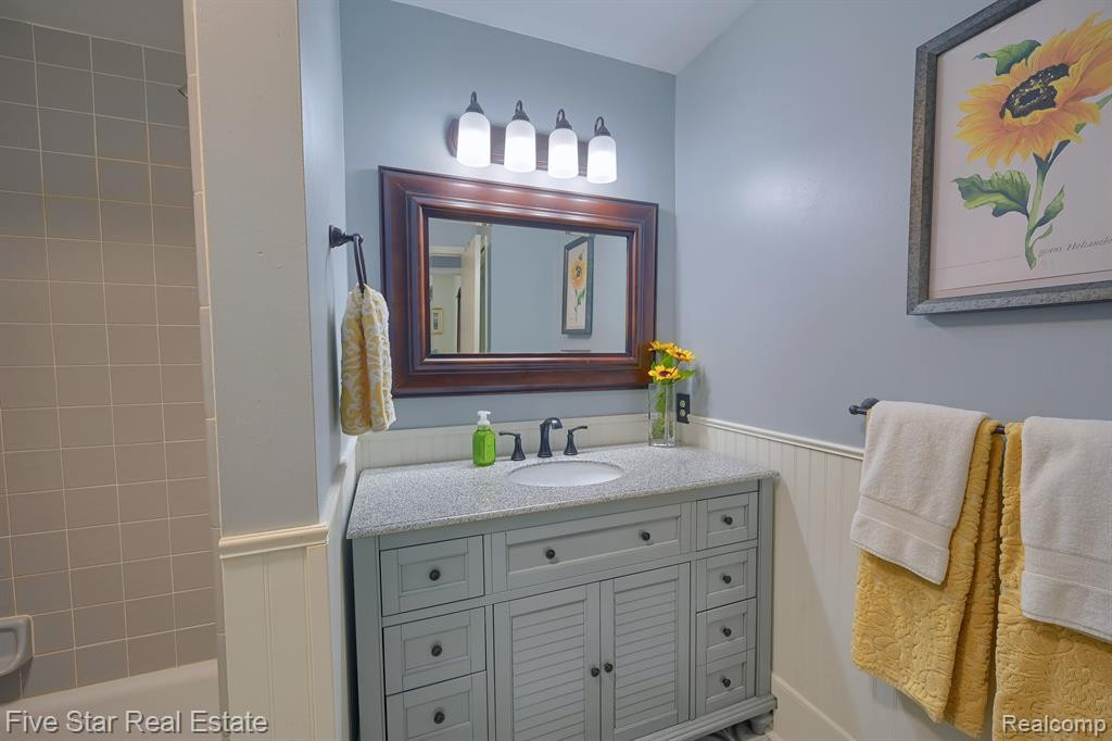 21990 RIVER RIDGE Trail, Farmington Hills, MI 48335 — Photo 27