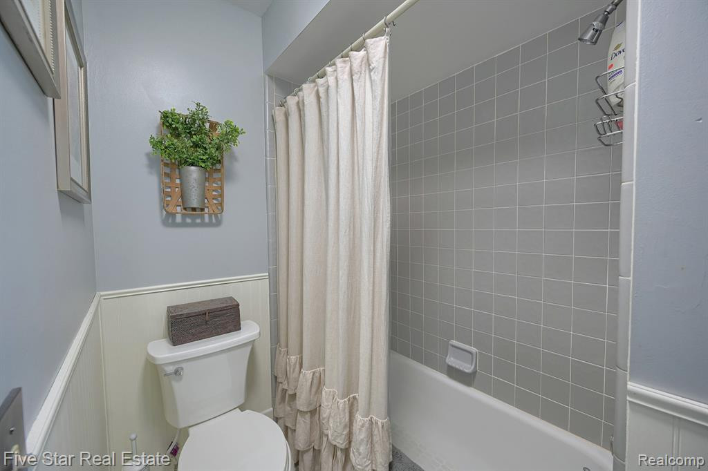 21990 RIVER RIDGE Trail, Farmington Hills, MI 48335 — Photo 28
