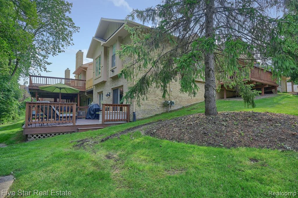 21990 RIVER RIDGE Trail, Farmington Hills, MI 48335 — Photo 37