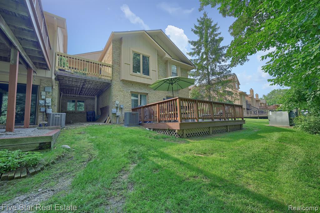 21990 RIVER RIDGE Trail, Farmington Hills, MI 48335 — Photo 38