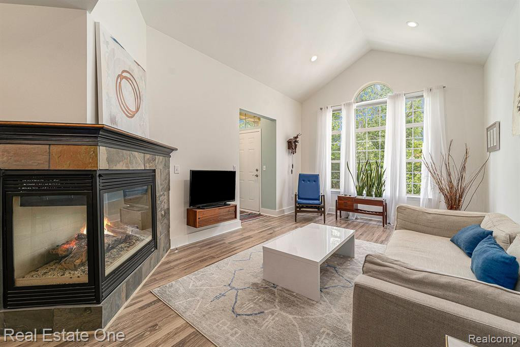27104 CHANTEL Drive, 243, Walled Lake, MI 48390 — Photo 4