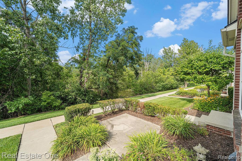 27104 CHANTEL Drive, 243, Walled Lake, MI 48390 — Photo 20