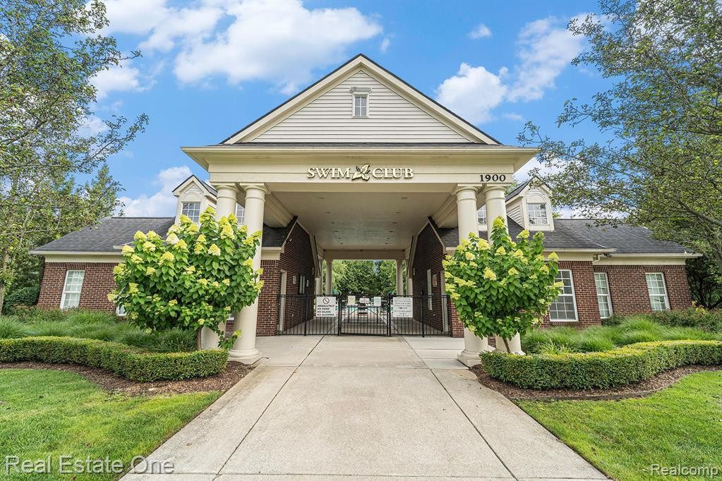 27104 CHANTEL Drive, 243, Walled Lake, MI 48390 — Photo 21