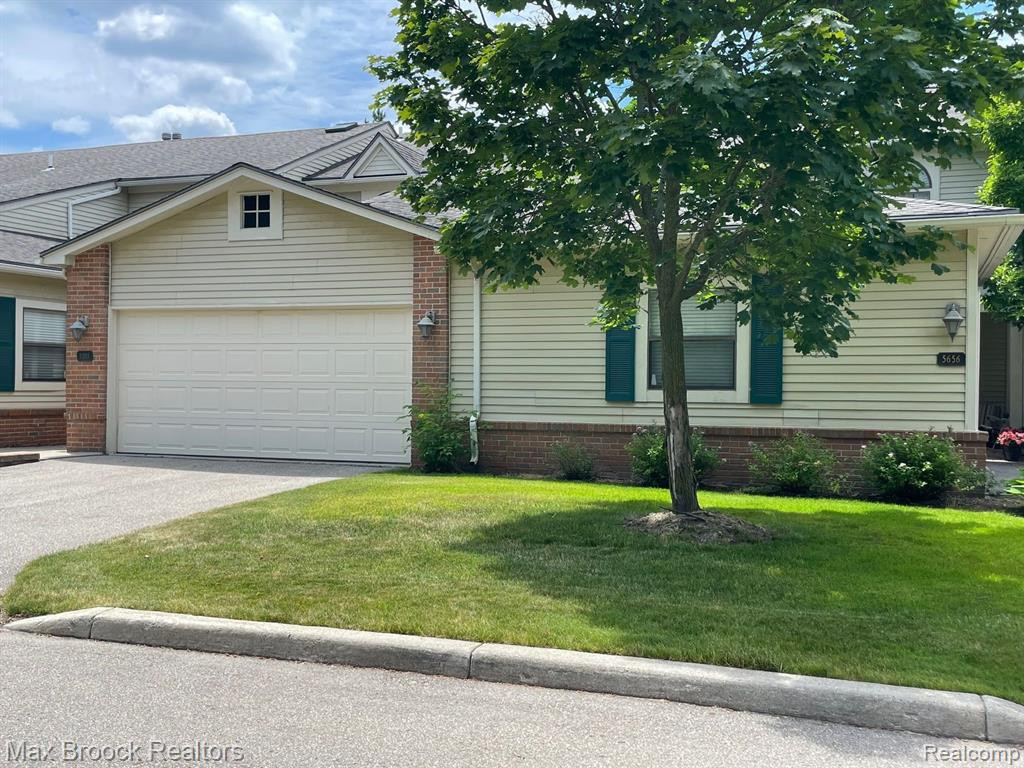 5658 DRAKE HOLLOW Drive E, West Bloomfield, MI — front exterior