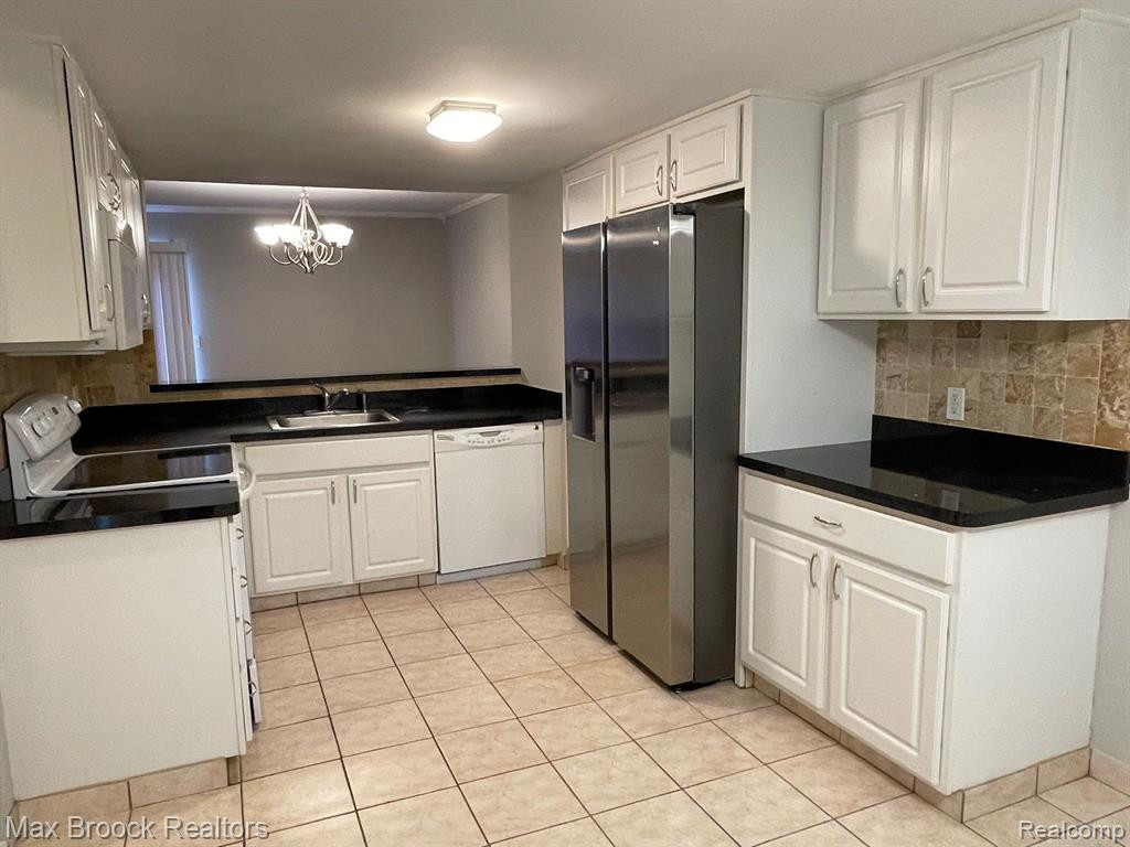 5658 DRAKE HOLLOW Drive E, West Bloomfield, MI — Photo 4