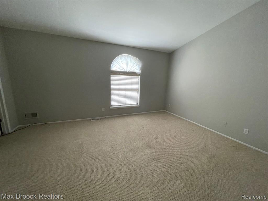 5658 DRAKE HOLLOW Drive E, West Bloomfield, MI — Photo 9