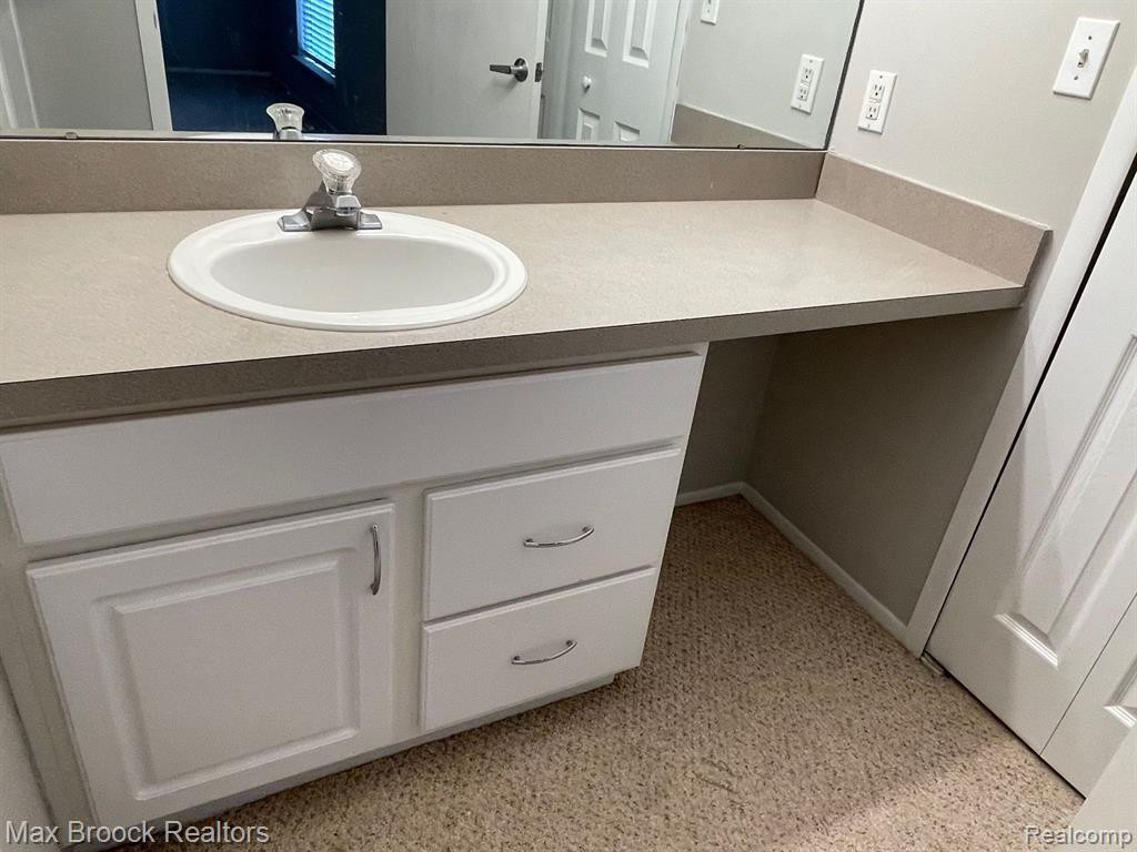 5658 DRAKE HOLLOW Drive E, West Bloomfield, MI — Photo 10