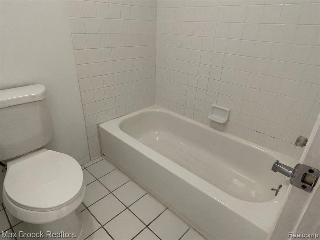 5658 DRAKE HOLLOW Drive E, West Bloomfield, MI — Photo 11