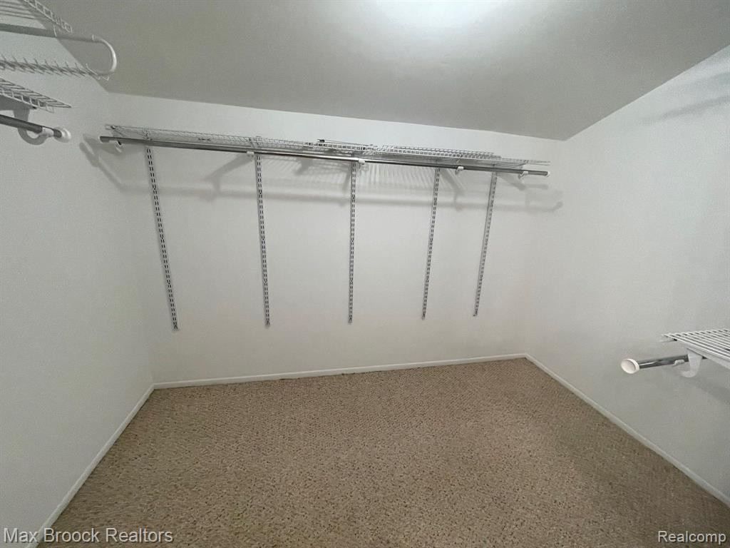 5658 DRAKE HOLLOW Drive E, West Bloomfield, MI — Photo 12