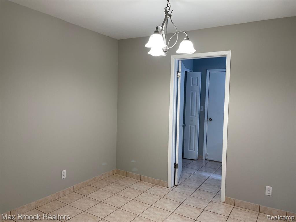5658 DRAKE HOLLOW Drive E, West Bloomfield, MI — Photo 18