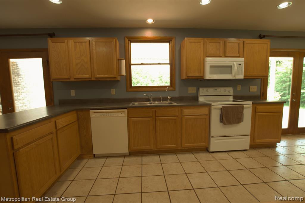 11286 DUNNIGAN Road, Emmett, MI 48022 — Photo 9