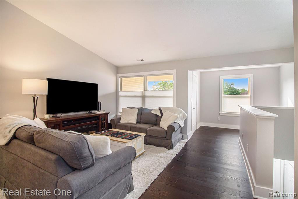 61268 GREENWOOD Drive, South Lyon, MI 48178 — Photo 4