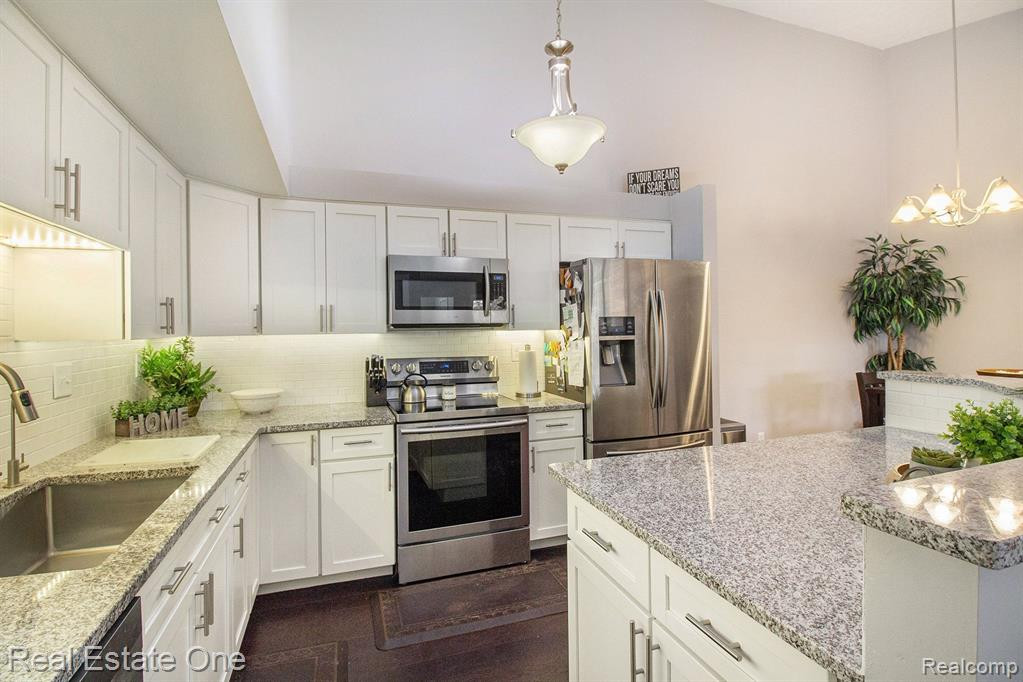 61268 GREENWOOD Drive, South Lyon, MI 48178 — Photo 6