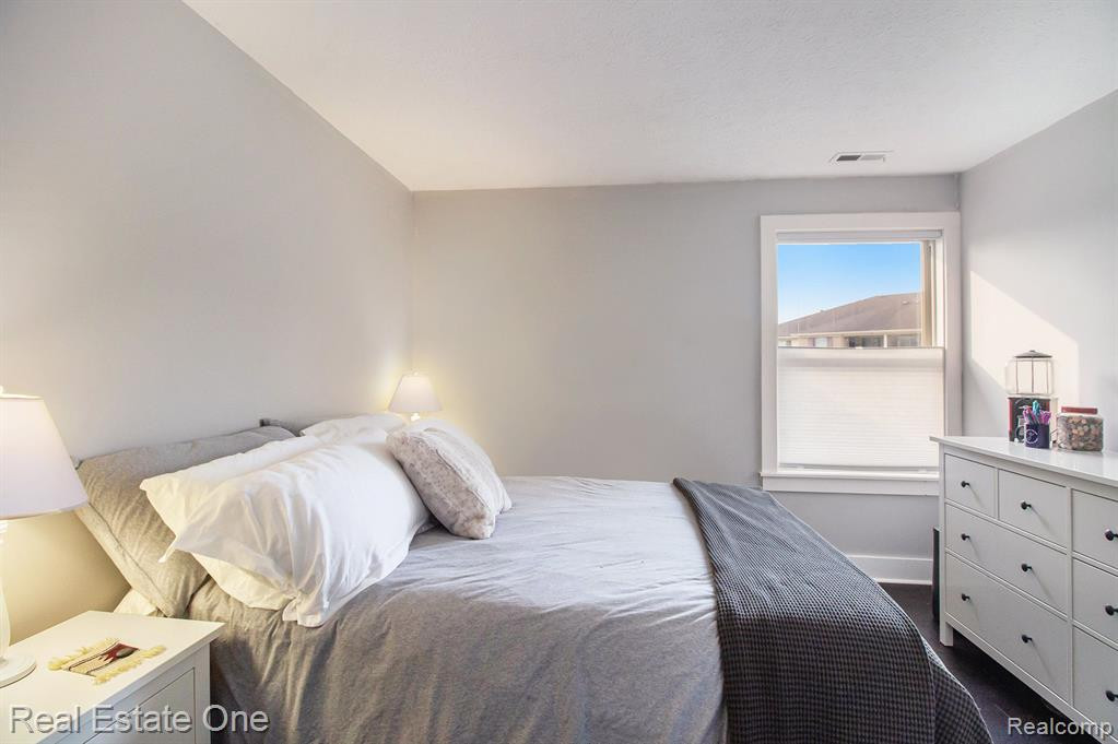 61268 GREENWOOD Drive, South Lyon, MI 48178 — Photo 13