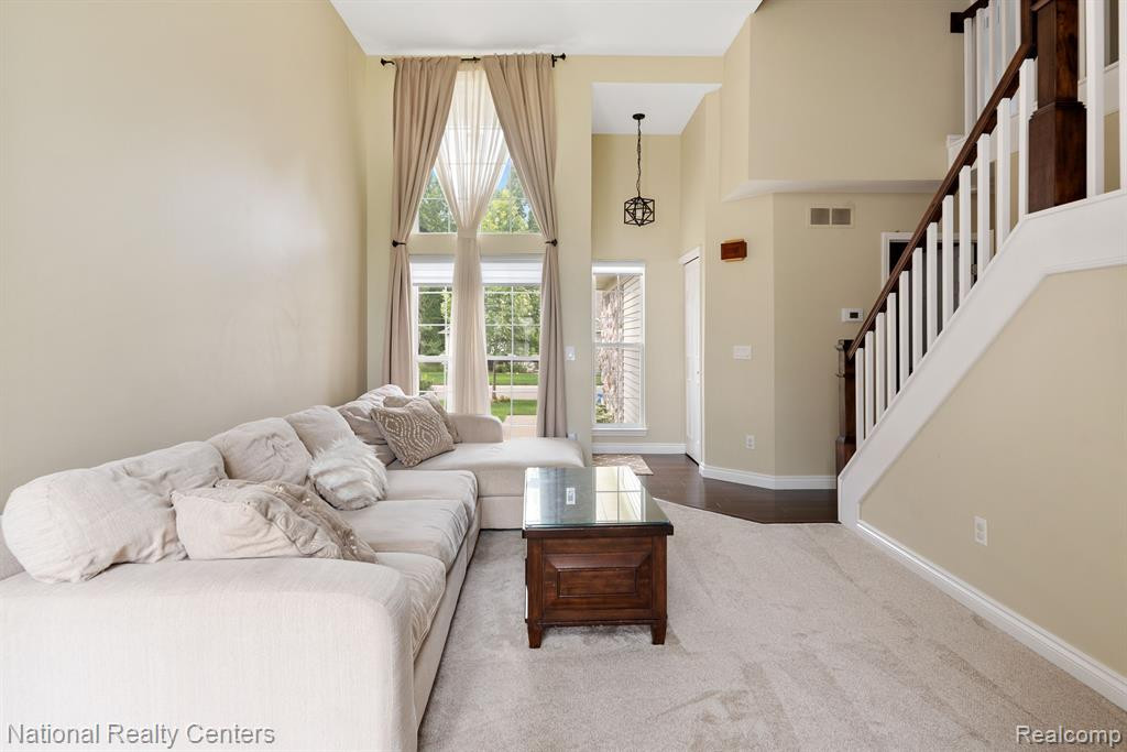 842 CALPERNIA, Wixom, MI 48393 — Photo 4